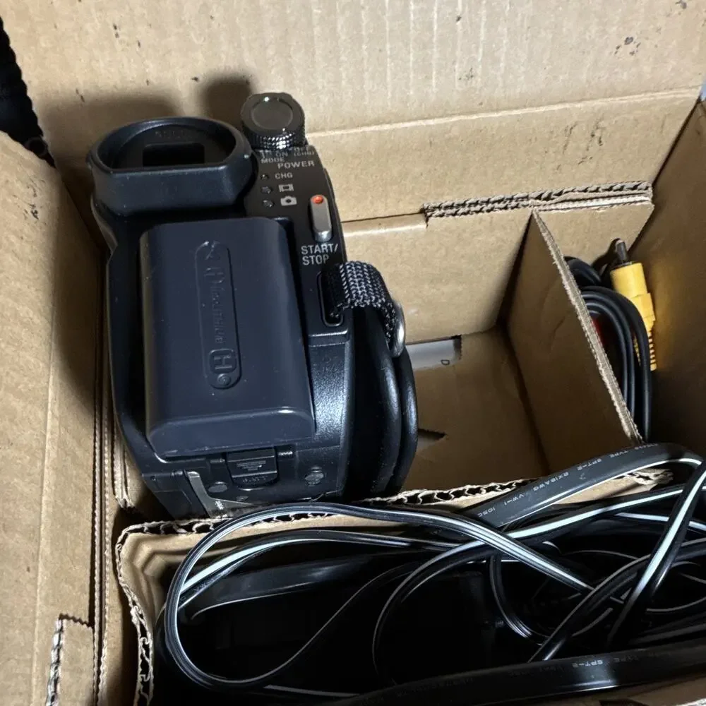 Sony Handycam DCR-DVD650 SD Camcorder 60x DVD/Memory Stick Touch LCD - UNTESTED